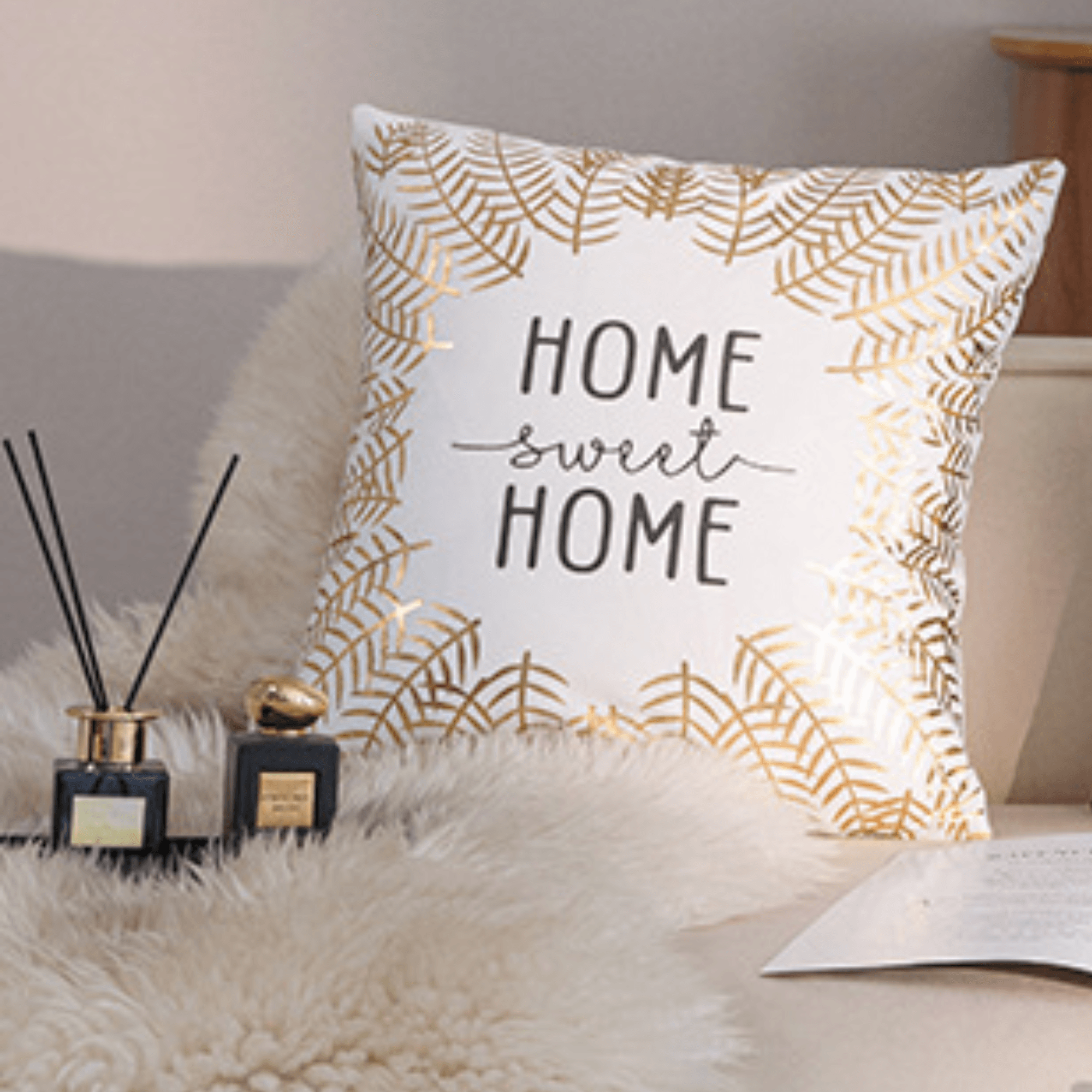 White Velvet Cushion Cover with 'Home Sweet Home' Print – Decorative Pillowcase (45x45 cm)